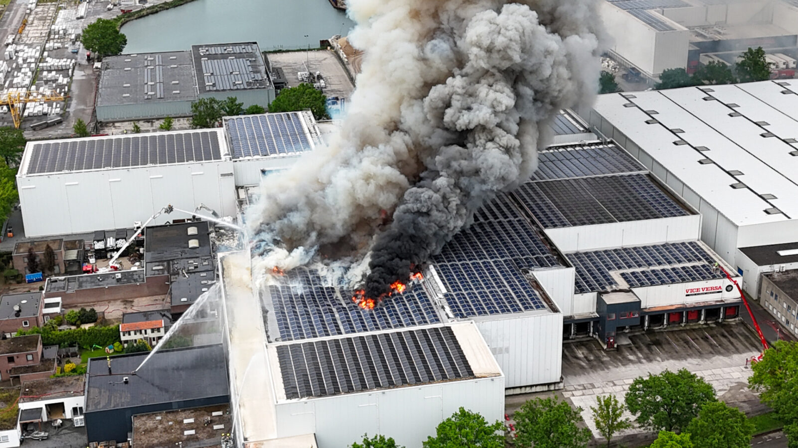 Brand bij Vice Versa in Oss